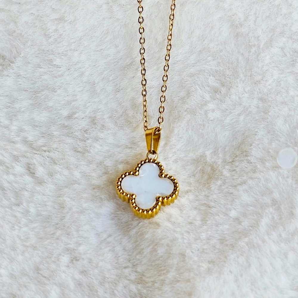 Elegant Gold and White Clover Pendant Necklace